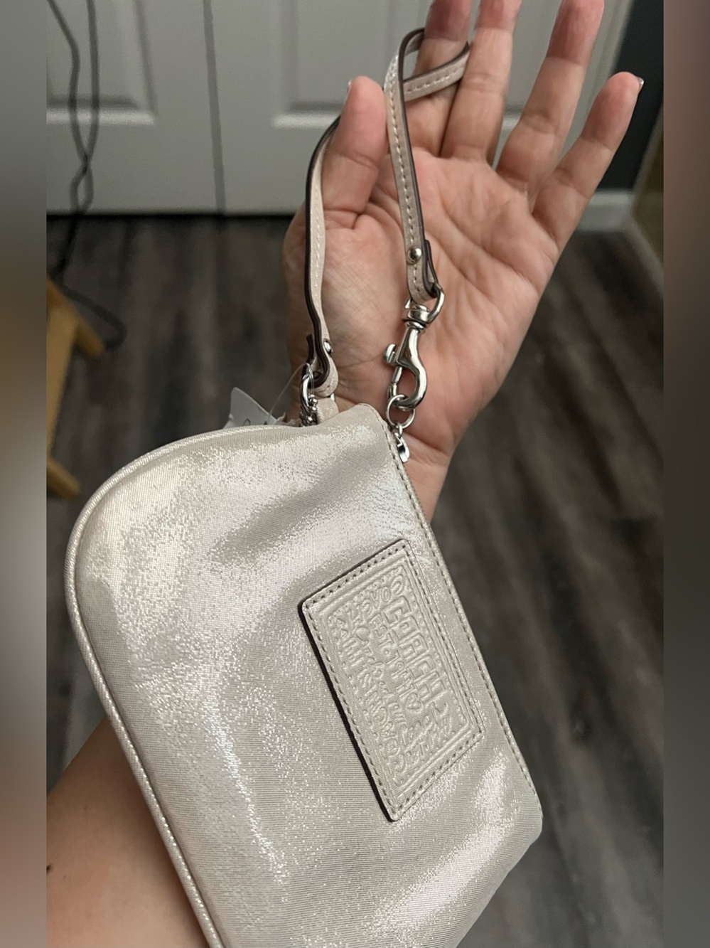 Y2k NWT Coach Poppy Metallic Champagne Wristlet Pouch - Picture 5 of 11